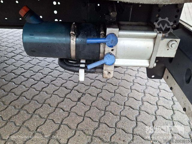 Open semitrailer with tarp Schmitz Cargobull Curtainsider Mega Getränke