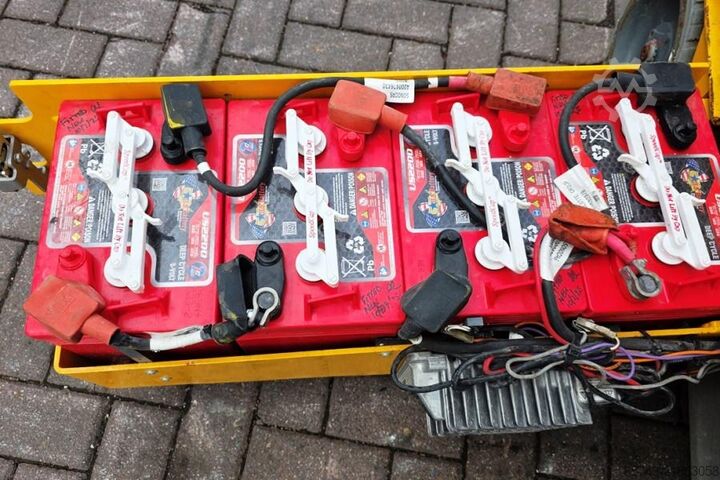 Scissor lift Haulotte Optimum 8 Electric,Batteries(07-2025),7.77m Workin