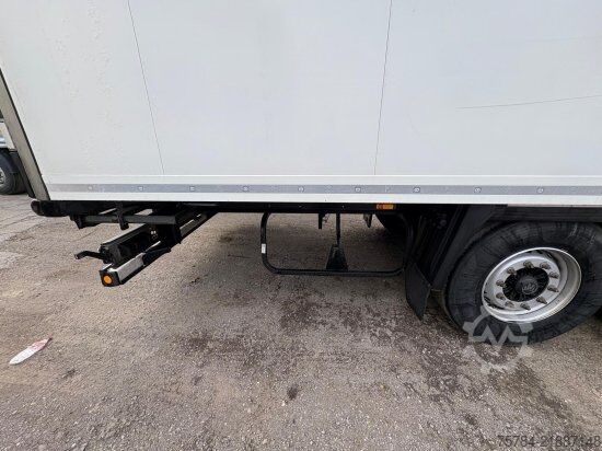 Low loader semitrailer KRONE 3-ACHS BLUMENBREITE, THERMOKING SLX 300, DOPPELST, LIFT, MIETKAUF MGL.