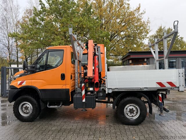 Truck-mounted crane van Iveco Daily 55S18W 4X4 Palfinger PK 7.501