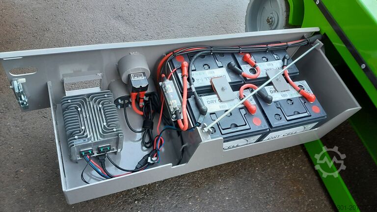 Scherenarbeitsbühne mit auto. Abstützung FRONTEQ FS0812L