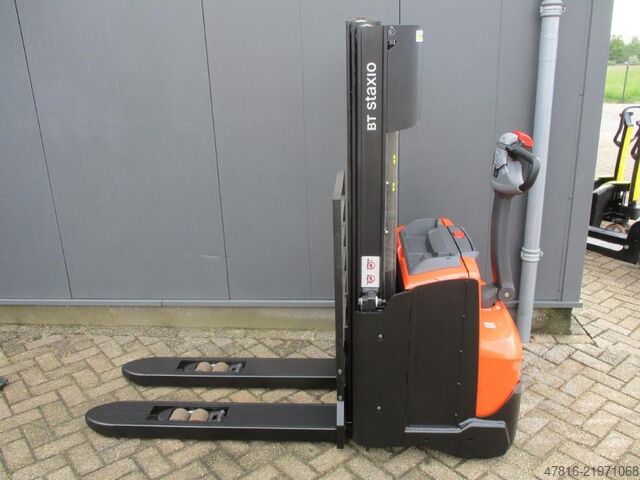 High lifting pallet truck TOYOTA SWE140L
