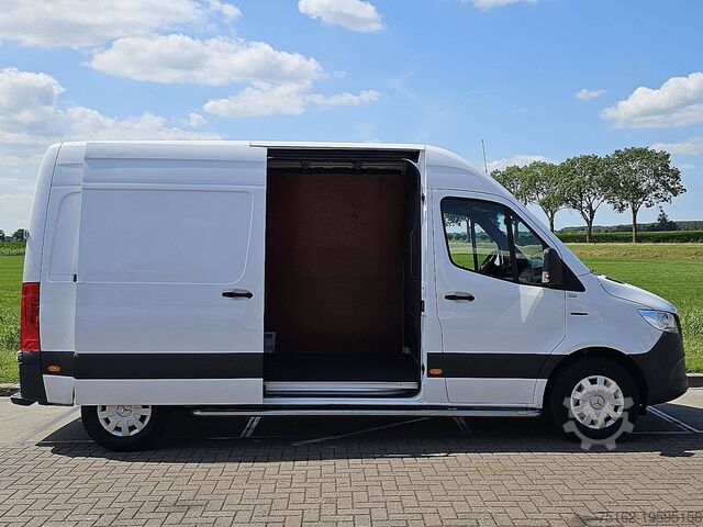 High-roof van MERCEDES-BENZ ESPRINTER L2H2 35 KWH