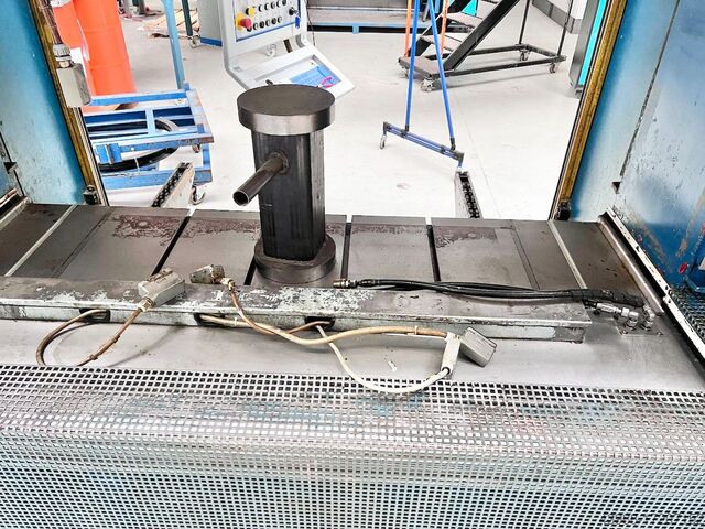 Double column press / Straight side press LAUFFER RKP 140