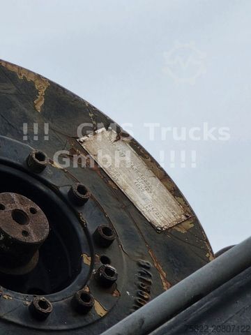 Standard tractor unit DAF 95XF / 8X4 / 35m Palfinger Kran PK 90002 / Winch