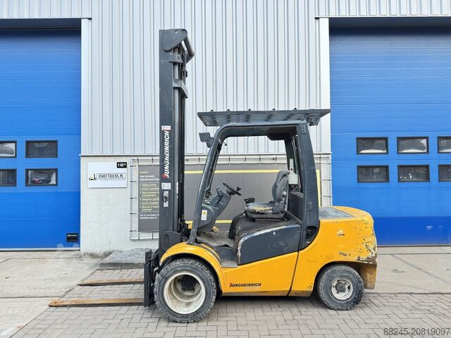 VS-22603 Jungheinrich 3.5 ton diesel triplex forklift JUNGHEINRICH DFG435-760DZ