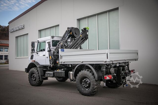 Autokran Mercedes-Benz Unimog Kranimog U4023 mit Ladekran und Seilwind