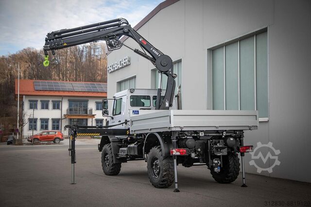 Autokran Mercedes-Benz Unimog Kranimog U4023 mit Ladekran und Seilwind
