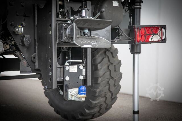 Autokran Mercedes-Benz Unimog Kranimog U4023 mit Ladekran und Seilwind