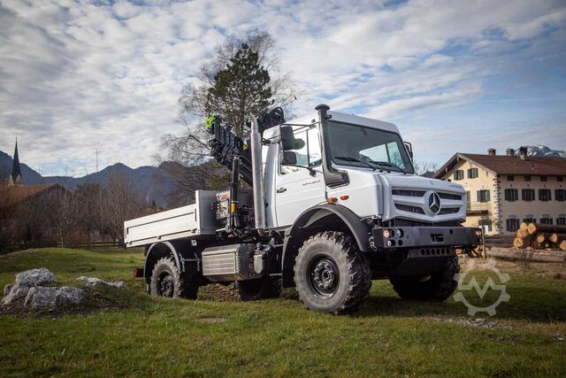 Autokran Mercedes-Benz Unimog Kranimog U4023 mit Ladekran und Seilwind