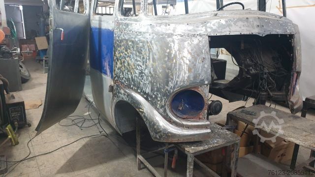 Kleinbus MERCEDES-BENZ Vorgänger Sprinter O 319 Samba mit Faltdach AC