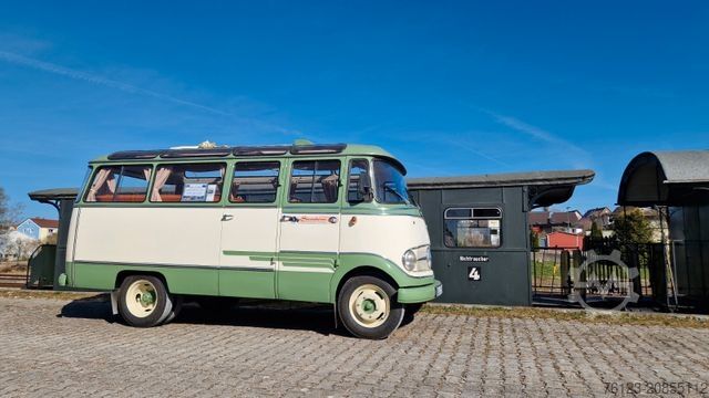 Kleinbus MERCEDES-BENZ Vorgänger Sprinter O 319 Samba mit Faltdach AC