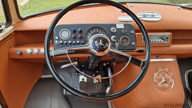 Kleinbus MERCEDES-BENZ Vorgänger Sprinter O 319 Samba mit Faltdach AC