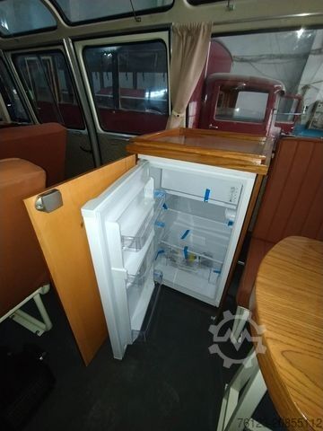 Kleinbus MERCEDES-BENZ Vorgänger Sprinter O 319 Samba mit Faltdach AC