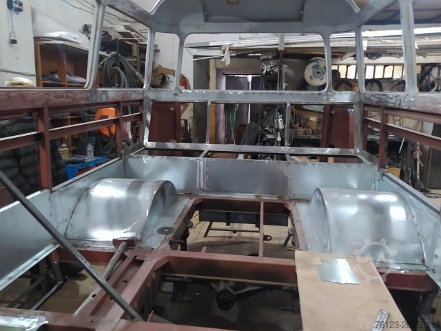 Kleinbus MERCEDES-BENZ Vorgänger Sprinter O 319 Samba mit Faltdach AC