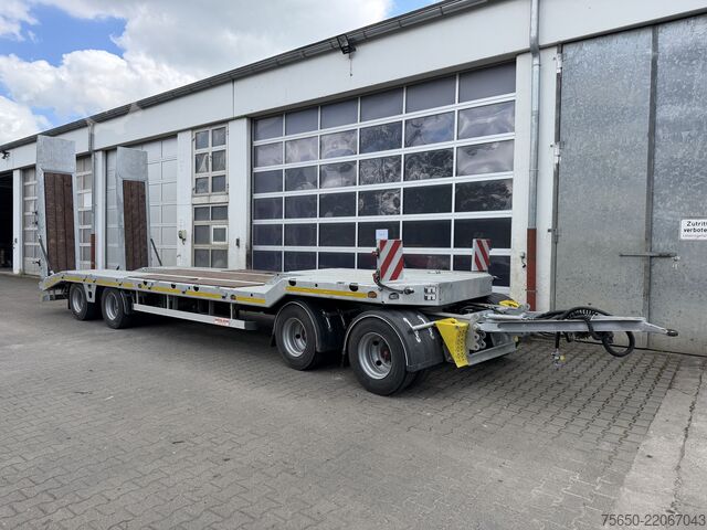 Low loader trailer Möslein TA4 Schwebheim  4 Achs Tiefladeranhänger, Neuwertig
