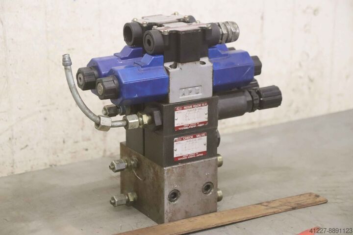 Hydraulik Steuerblock Toyooki Santenberg HD3-2W- HD3-2WD- GTC S 2