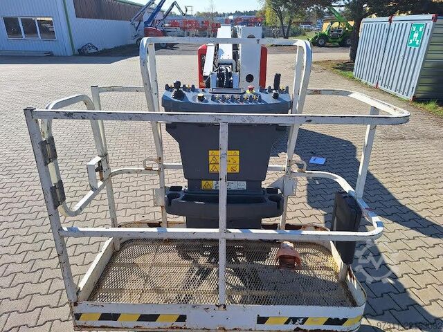 Articulated boom lift JLG E400AJPN