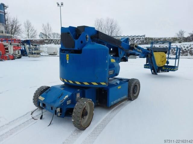 Articulated boom lift JLG E400AJPN