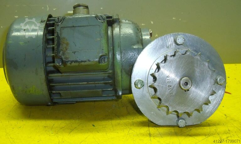 Geared motor 0.18 kW 683 rpm CB RF0,18/4-7R