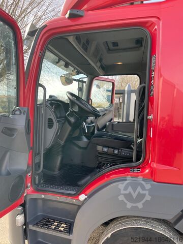 Truck with box body Mercedes-Benz Atego 824 Plane Volumenzug Jumbo