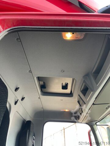 Truck with box body Mercedes-Benz Atego 824 Plane Volumenzug Jumbo