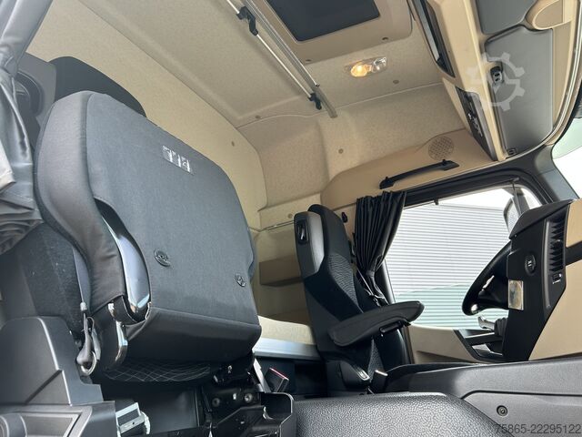 Standard tractor Mercedes-Benz Actros 1840 LS Streamspace / 482 dkm / Full Spo...