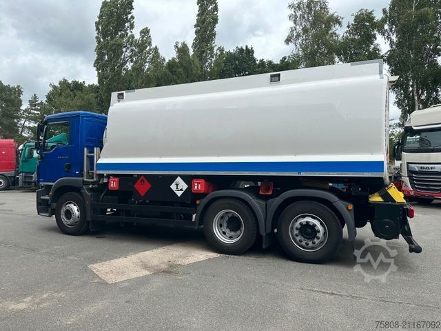 LKW mit Tankaufbau MAN TGM 26.320 Rohr 21.000L Oben/unten Funk Lenk