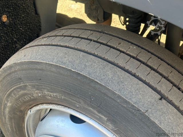 Kipper LKW MERCEDES-BENZ Atego 1224 Kipper Kran Hiab XS 077 AHK Klima