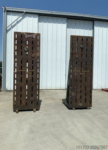 Pair of cast iron angle plates Paire d'équerres en fonte 3000 x 1000 x 1245 mm