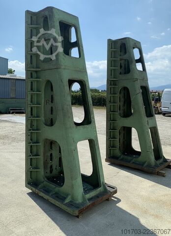 Pair of cast iron angle plates Paire d'équerres en fonte 3000 x 1000 x 1245 mm