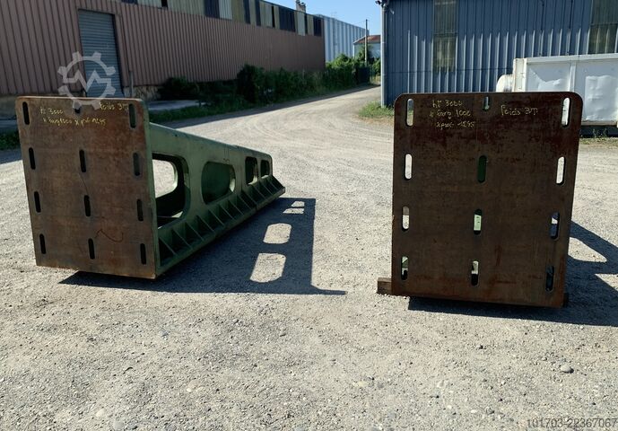 Pair of cast iron angle plates Paire d'équerres en fonte 3000 x 1000 x 1245 mm