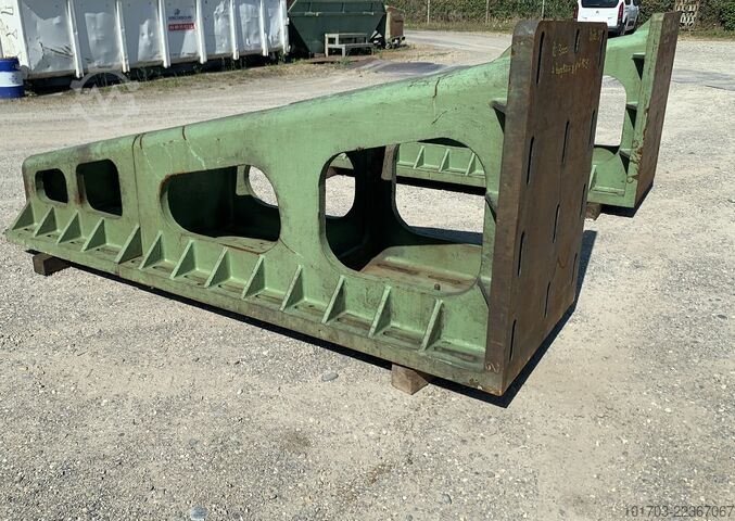Pair of cast iron angle plates Paire d'équerres en fonte 3000 x 1000 x 1245 mm