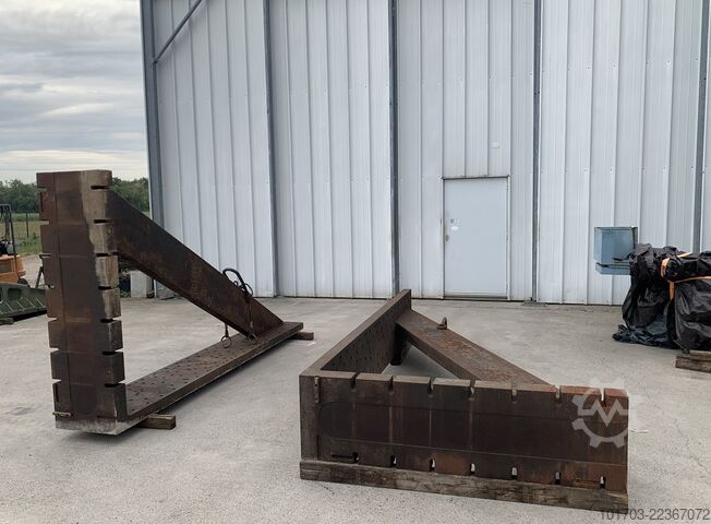 Pair of cast iron angle plates Equerres de bridage en fonte 4000 x 2000 x 575 mm