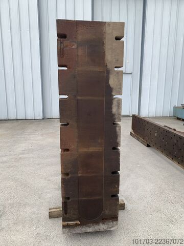 Pair of cast iron angle plates Equerres de bridage en fonte 4000 x 2000 x 575 mm