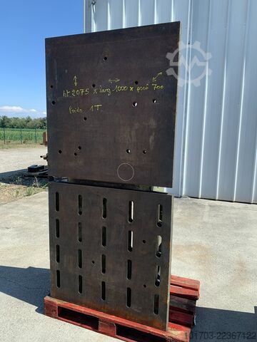 Pair of cast iron angle plates Paire d'équerres en fonte 2075 x 1000 x 700 mm