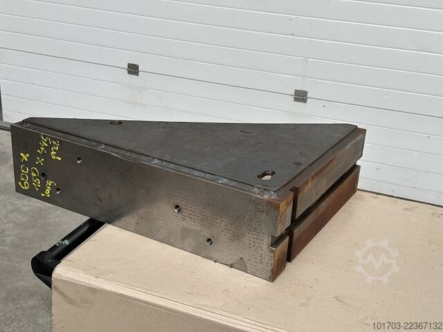 Pair of steel angle plates Paire d'équerres en acier 600 x 445 x 150 mm