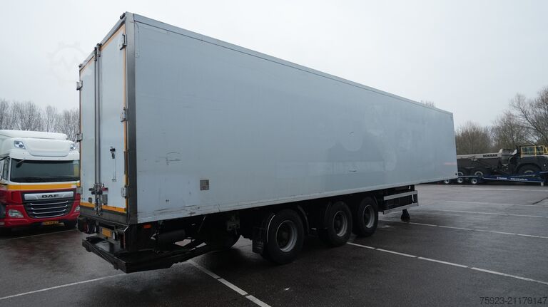 Kühl-/Tiefkühltransport H.T.F. Refrigerated trailer