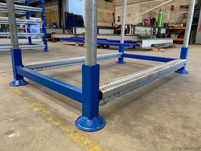 Transport/stanchion/rack racks  