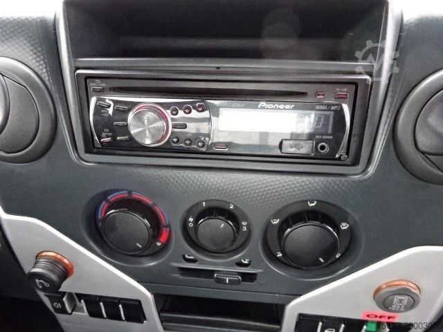 Pick-up van IVECO Massif 145PS 4x4 AHK-luftgebremst