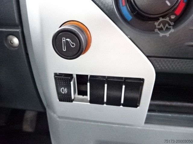 Pick-up van IVECO Massif 145PS 4x4 AHK-luftgebremst