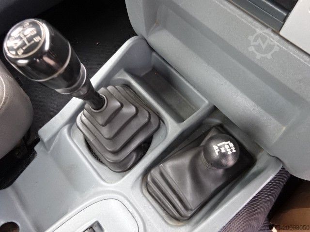 Pick-up van IVECO Massif 145PS 4x4 AHK-luftgebremst