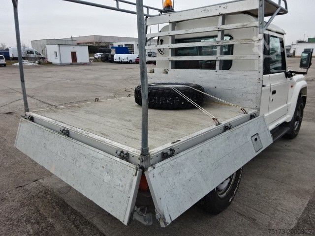 Pick-up van IVECO Massif 145PS 4x4 AHK-luftgebremst