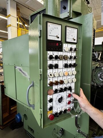 Abwälzfräs- und Stoßmaschine -kombiniert LIEBHERR L 652