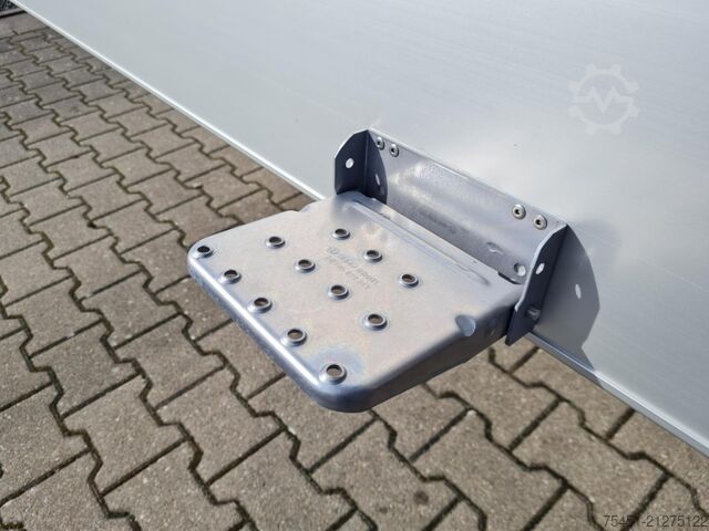 High top van VW Crafter 35 Kasten MR L3H3 AG 4MOTION AHK LED PDC