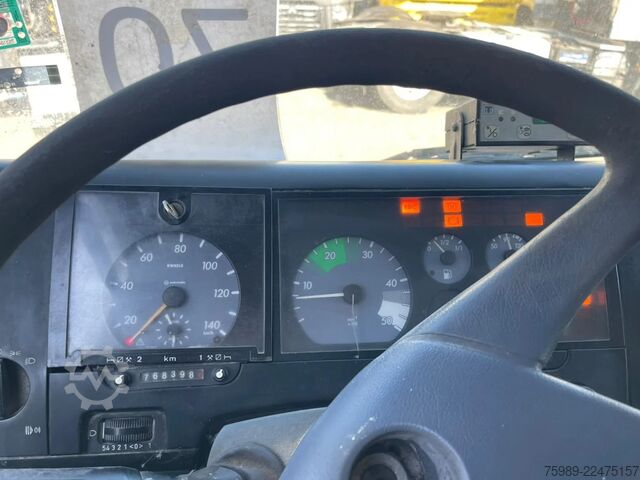 Panel van Mercedes-Benz Vario 812 D manual pomp, cooler THERMOKING
