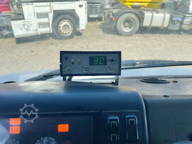Panel van Mercedes-Benz Vario 812 D manual pomp, cooler THERMOKING