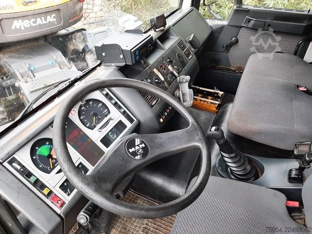 Three-sided tipper truck MAN Dreiseitenkipper MAN 7731 mit Kran