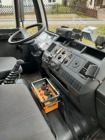 Three-sided tipper truck MAN Dreiseitenkipper MAN 7731 mit Kran