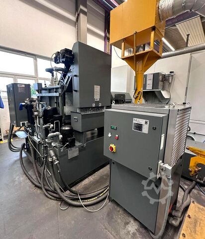 Vertikales Bearbeitungszentrum Chiron Mill 2000 high speed plus